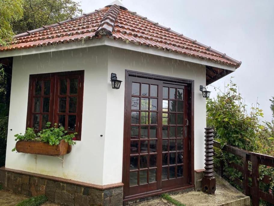 Quatro Estacoes Hospeda - Chale Monte Belo- Sossego Com Vista Para As Montanhas Casa de férias